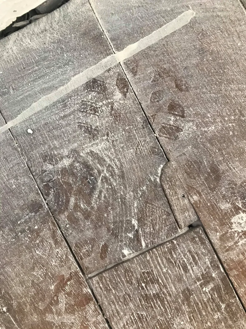 Ancien parquet avant ponçage