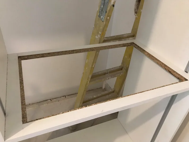Ajustement d'un caisson sous pente