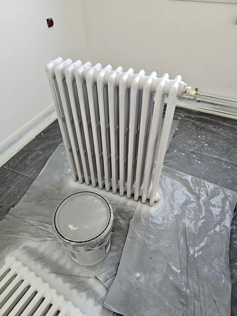 Radiateur nettoyé, repeint et reposé