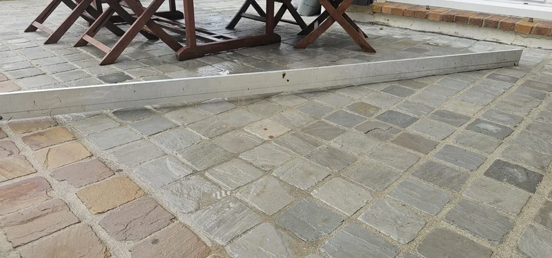 État initial — terrasse en pavés