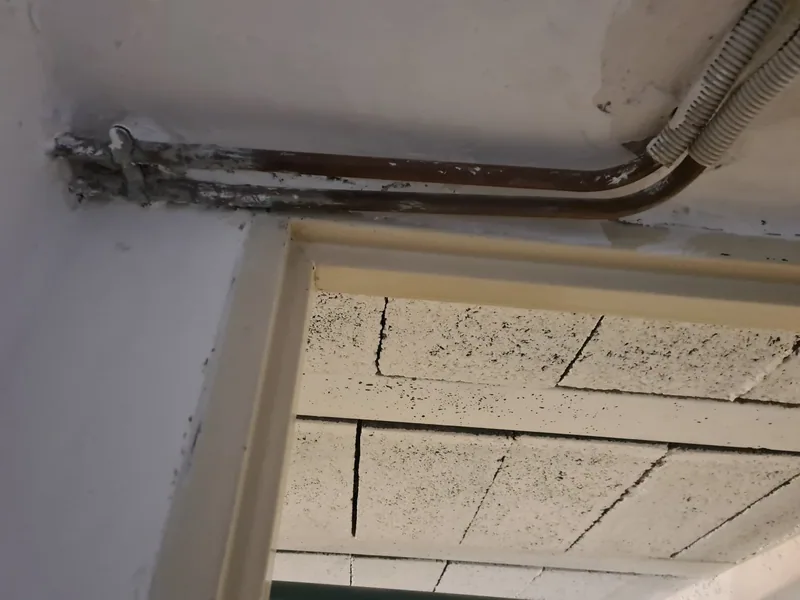 Passage des gaines au plafond